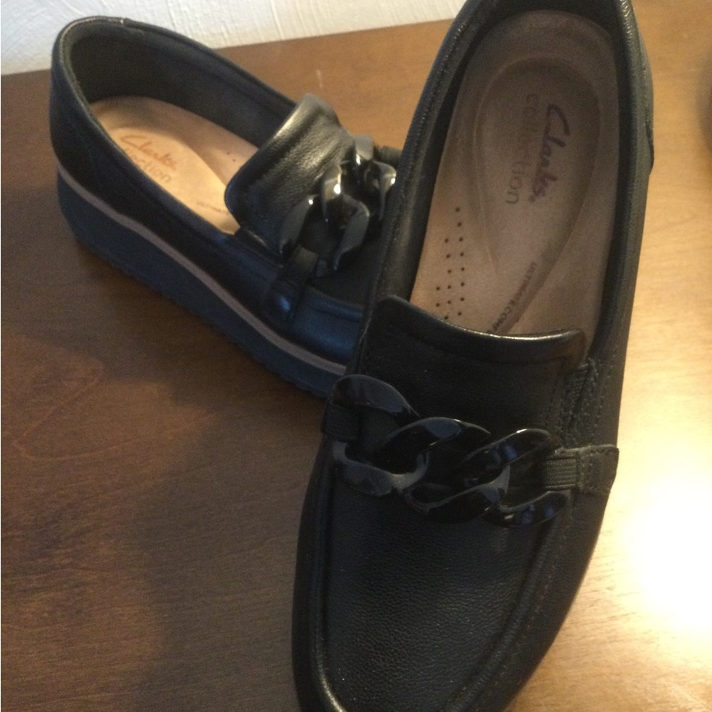 Clarks Black Women's Chain-Accent Slip-On Loafers